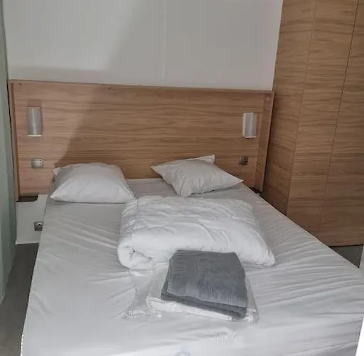 Location D\'Un Mobil-Home De 35 M² Au Camping Les Sables D\'Or - 4 Etoiles Avec Grand Parc Aquatique