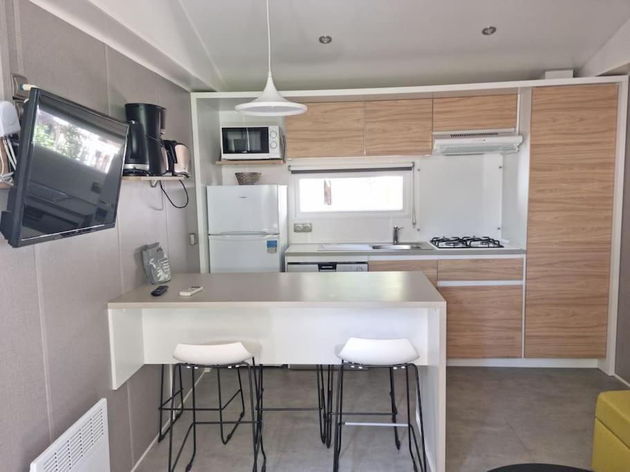 Location D'un Mobil-home De 35 M² Au Les Sables D'or - 4 Etoiles Avec Grand Parc Aquatique *